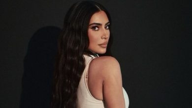 صورة كيم كارداشيان تلفت الأنظار بفستانها الغريب- بالصور